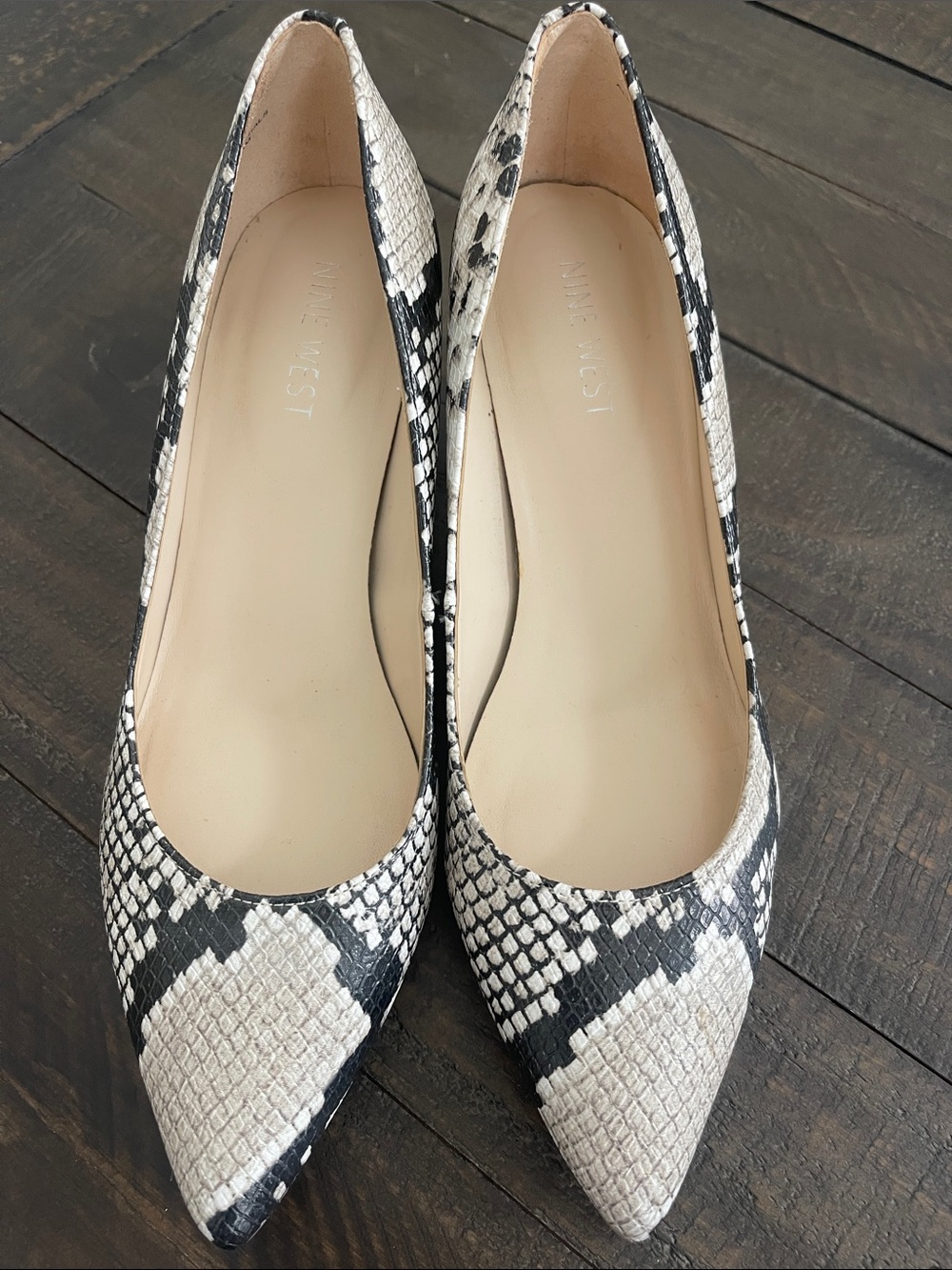 👠Nine West Black and White Snakeskin Pointed Toe Heels ~ Size 6 1/2